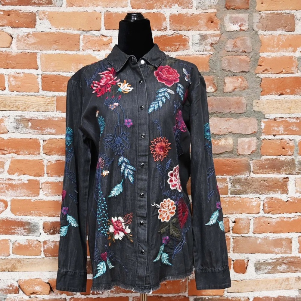 Johnny Was Workshop embroidered button down shirt. EUC size Small